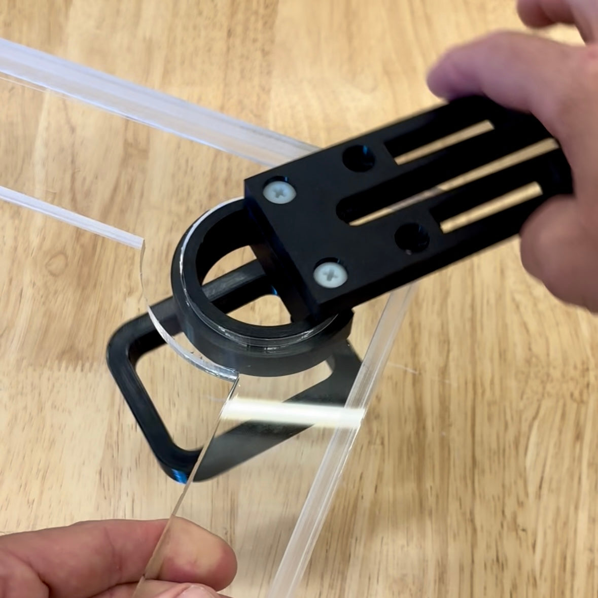 Kraken Reef Lid Adapter for the Plank MINI. Black 3D printed parts on Kraken acrylic lid. 